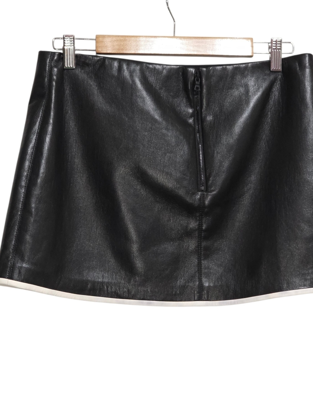 Alice + Olivia Rubi Vegan Leather Mini Skirt Black White Trim Size 10 NWT - Picture 3 of 10